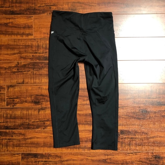 Fabletics LIKE NEW Black Cropped Workout Gym Outting Leggings Women's XS/S - Picture 6 of 8